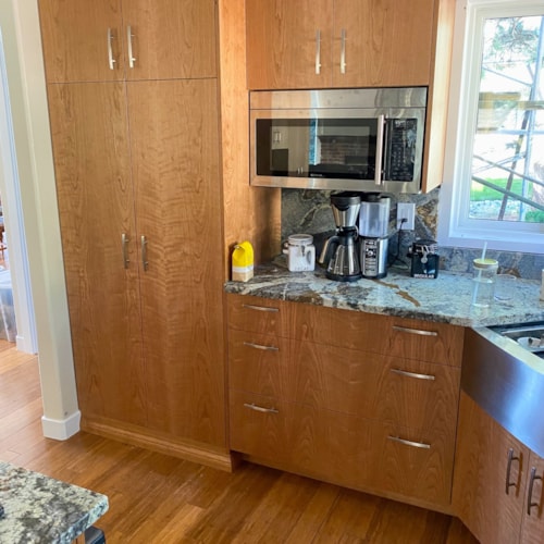 Custom Flat-Panel (Euro-Style) Cabinets